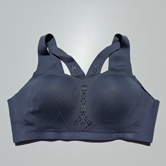 Victoria's Secret 'Sport' - Underwire, Lightly Lined Demi - 40 C-D (Est.) - Picture 1 of 11
